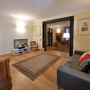  Apartment C-rooms, Residenza Correggio Italien
